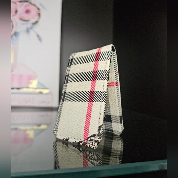 Magnetic Card / bill Holder - Picture 4 of 4